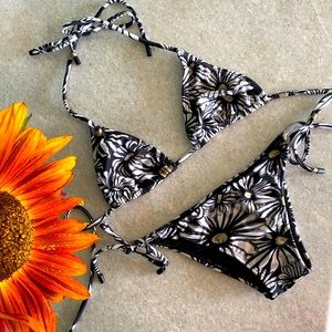 Rare Olsken Praia Floral String Bikini